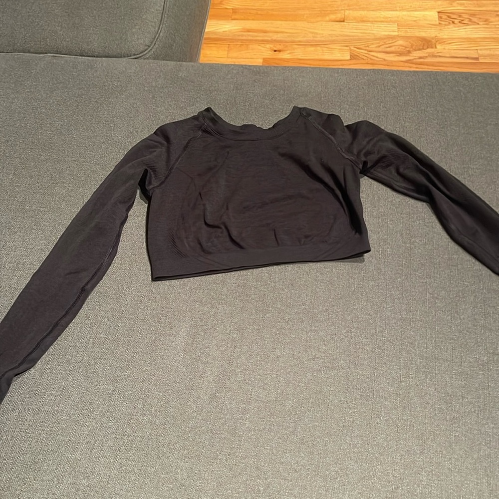Alphalete premium long sleeve crop top size S